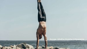 yoga handstand Adho Mukha Vrksasana / Canva