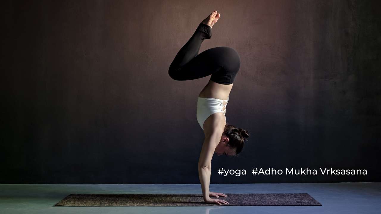 yoga handstand / Canva