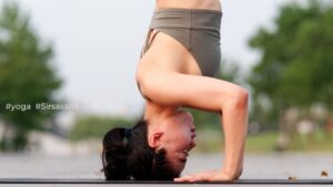 Handstand Sirsasana Yoga / Canva