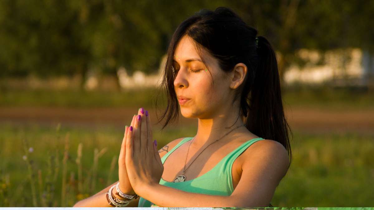 Benefits of Evening Yoga / Canva